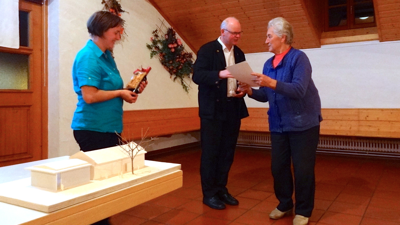 Pfarrversammlung Vogtareuth 2013: Ehrung Maria Landinger