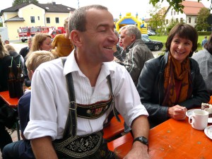 Pfarrfest Vogtareuth 2015: Spontaner Umzug ins Freie