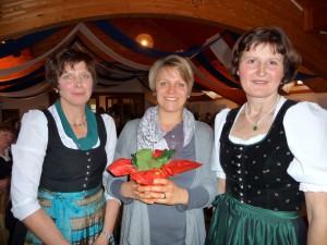 90 Jahre Frauengemeinschaft Vogtareuth: Blumendank für Theresia Sontheimer