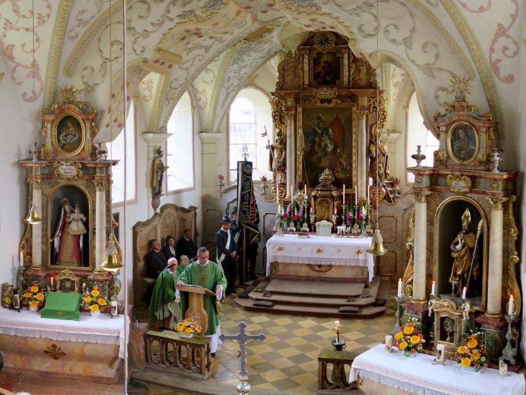 Abschluss der Außenrenovierung von St. Georg, Straßkirchen: Mittagstisch