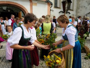 Kräuterbuschen vor St. Emmeram