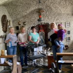 Das Putzteam in der Vogtareuther Michaelskapelle.