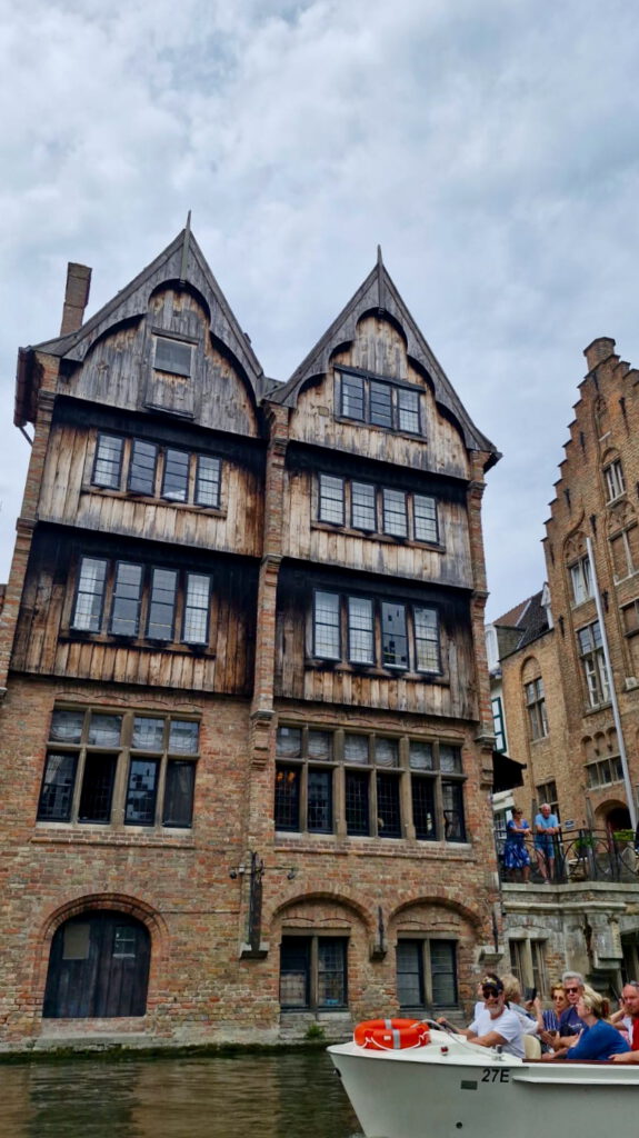 Brügge: Die ehemalige Brauerei/Mälzerei Léon Schaeverbeke am Kanal.