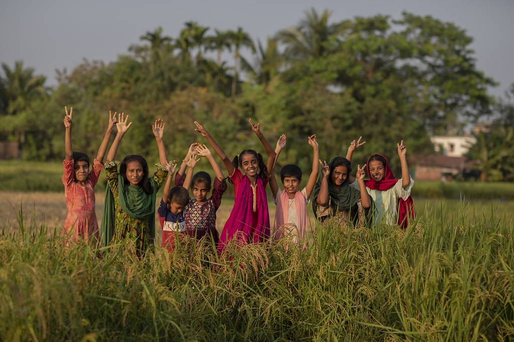 Kinder in Bangladesch, die Zeit zum Spielen haben