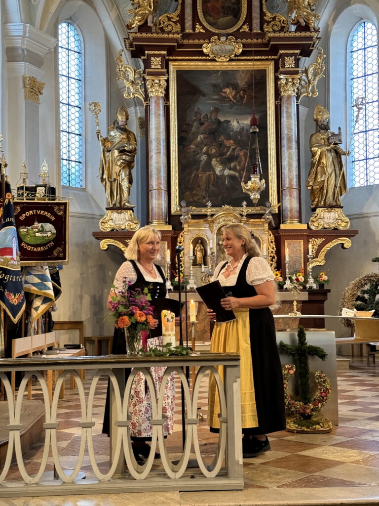 Festgottesdienst 100 Jahre Frauengemeinschaft Vogtareuth: Irmi Sewald und Andrea Dirnhofer